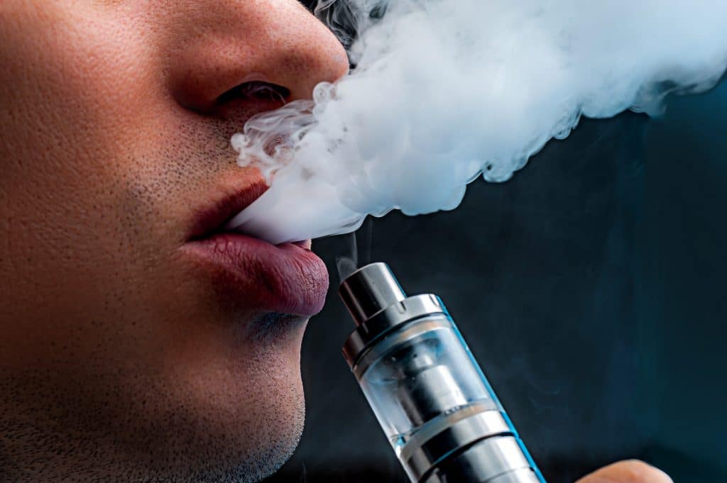 kaszel po e-papierosie, drapanie w gardle longfill, nieprzyjemne wapowanie - Throat hit, czyli skąd się bierze drapanie w gardle? - VapePoland.pl