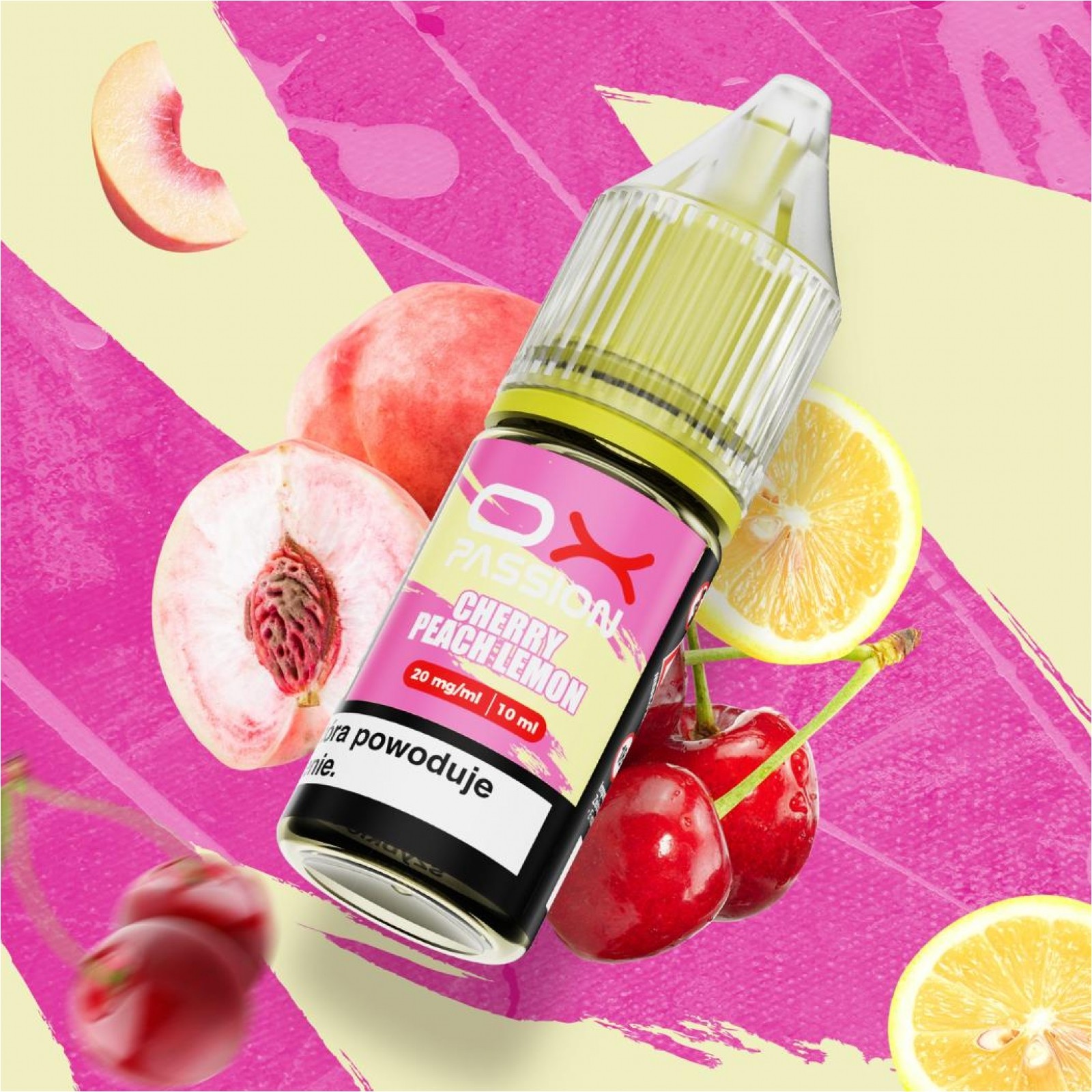 Butelka liquidu do e-papierosa z etykietą Forest Berries w otoczeniu świeżych, kolorowych owoców leśnych takich jak maliny, jagody i jeżyny.